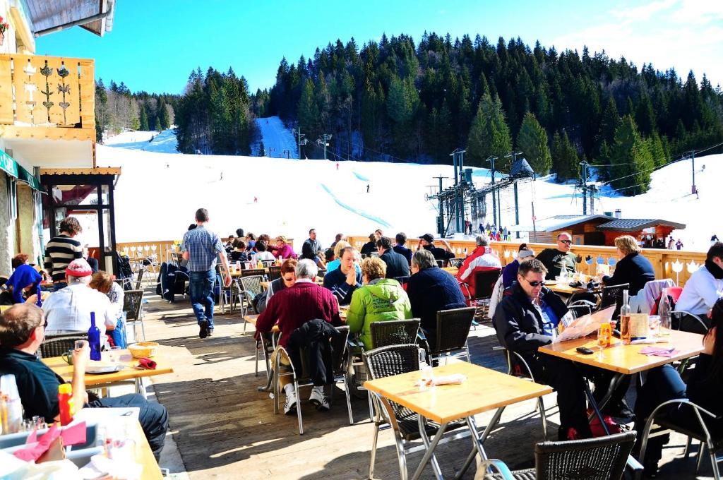 Hotel Restaurant La Darbella Les Rousses Eksteriør billede
